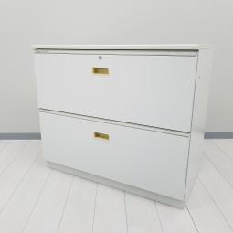 【窓下の収納にうってつけの高さ780mm！希少な2段ラテラル書庫！】■イトーキ(ITOKI)製　シンライン(THIN LINE)シリーズ　2段ラテラル書庫　ローキャビネット　■W900×D450×H780mm　■天板付き　■シリンダー錠　■ホワイト　※日焼け有　【弊社使用欄：A01097017】