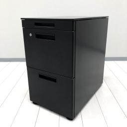 【フリーアドレスデスクのお供に！ちょっとした手荷物入れにも！大人気コクヨ製のGTワゴンシリーズが入荷！】■コクヨ(KOKUYO)製　GTワゴンシリーズ　3段ワゴン　フリアド用　H645mm　■ブラック　■シリンダー錠/620748 オフィスバスターズ　水戸サテライト　大子町　北茨城市　高萩市　日立市　常陸太田市　常陸大宮市　那珂市　東海村　ひたちなか市　城里町 水戸市　笠間市　茨城町　大洗町　小美玉市