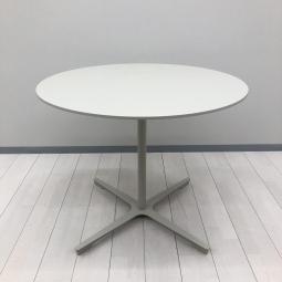 【在庫入替セール品！（本在庫限定価格）】【カフェのような空間を演出！ミーティングやコミュニケーションスペースにおすすめ】■オカムラ（okamura）製　ネル(Nello)シリーズ　丸テーブル　カフェテーブル　ミーティングテーブル　W900×D900×H720㎜　■天板：ホワイト / 脚：ホワイト【弊社使用欄：A01077418】【HU】