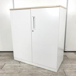 【見栄えと使用勝手の良さにこだわった収納庫！ナチュラル天板付でカウンターにも！】■コクヨ(KOKUYO)製　エディア(EDIA)シリーズ　両開き書庫　ローキャビネット　■シリンダー鍵　■ホワイト×天板ナチュラル 【弊社使用欄：A01098480】