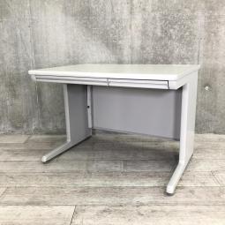 【スタンダードなデザインで使いやすい！コンパクトなW1000mmのスタンダードデスク！】■オカムラ(okamura)製　SDシリーズ　平机　W1000×D700㎜　■引き出し付き　■配線口有り　■ニューグレー