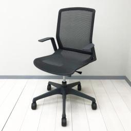 【究極の軽さ！シンプルな機構と優れたデザインの軽快なオフィスチェア！】■オカムラ(okamura)製　シナーラ(CYNARA)チェア　 肘付き　ローバックチェア　■背・座面メッシュ　■デザインアーム付き　■ダークグレー　【弊社使用欄：A01101450】