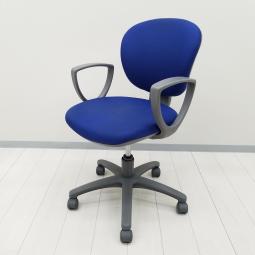 【三次元形状のモールドウレタンが身体にフィットするふっくらクッション！コスパ抜群のコンパクトチェア！】■コクヨ(KOKUYO)製　レグノ2(LEGNO2)チェア　ローバック　クッションタイプ　■サークル肘　■ディープマリン×グレーシェル 【CU】【関東倉庫在庫品】【弊社使用欄：A01077118】