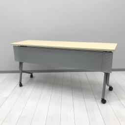 【折りたたみ収納が秀逸！スタイリッシュなデザインで高品質！２～３人使用に最適！】■オカムラ(okamura)製　ネスティア(NESTIA)シリーズ　サイドスタックテーブル　フラップタイプ　W1500×D450㎜　■幕板付　■木目ナチュラル