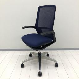 【デザインと機能性を追求したオカムラの技術の結晶！自然な姿勢で作業・リラックス可能！】■オカムラ(okamura)製　フィノラ(Finora)チェア　肘付ハイバック　■背面メッシュ　■固定肘　■ダークブルー