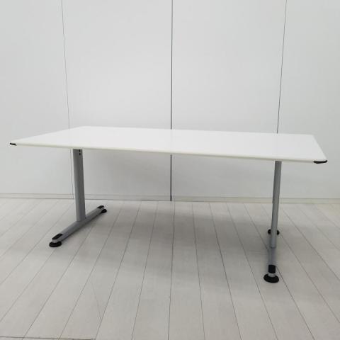 【在庫入替セール品！】ホワイトのシンプルなミーティングテーブル！4～6人での会議におすすめです！
■コクヨ/アリーナ/ホワイト　W1800/D900