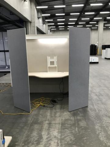 【2人で使える、快適な集中ワークブース!Web会議も個人作業も快適にこなせる半個室空間!】■オカムラ(okamura)製 ドレープ (drape)シリーズ ミーティングブース 2人用ブース ■W2000×D1300×H1920㎜ ■グレー 【ABW商材】【関東倉庫在庫品】【弊社使用欄:A01070103】