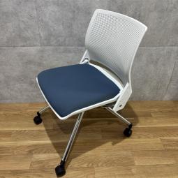 【西】~軽やかなデザインと快適な座り心地。会議をもっとスマートに~ ◆オカムラ クリール #中古オフィス家具 #会議チェア #ミーティングチェア #研修室家具 #オフィス家具 #福岡中古オフィス家具