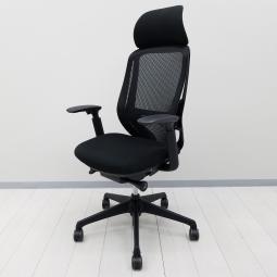 【前傾チルト機能付き!オカムラ製品で最も人気を集める高機能メッシュチェア!】■オカムラ(okamura)製 シルフィ(Sylphy)チェア 肘付ハイバック 背面メッシュ ■可動肘 ■ブラック オフィスバスターズ 梅田本店