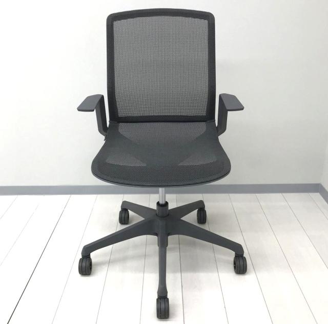 【中古】シナーラ CD77EK-F2X3 オカムラ（okamura） 肘付ミドルバックチェア