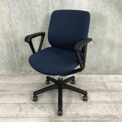 【中古】トルテチェア  イトーキ（ITOKI） 肘付ローバックチェア