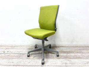 【定価約10万円】【スタンダードクラスで人気上位の快適チェア】■オカムラ/エスクード　■イエローグリーン　ハイバック　長時間のデスクワークにもおすすめ。