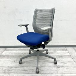 【在庫入替セール】【異硬度クッションが太ももへの圧迫を軽減！快適性を追求した人気チェア！】
■オカムラ製　ヴィスコンテチェア　ローバック　肘付き　ブルー
■長時間のデスクワークやテレワークにもおすすめ！
■身体にフィットする快適な座り心地と優れた操作性を兼ね備えた人気モデル！【okamura Visconte】
#岐阜 #愛知 #三重 #静岡 #福井 #石川 #富山 #滋賀