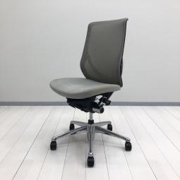 【人間工学に基づいた快適な座り心地!体の動きを自然にサポート!】 ■オカムラ(okamura)製 ゼファー(Zephyr)チェア 肘無し ハイバック ■背面メッシュ ■ライトグレー