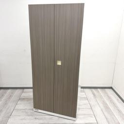 【在庫入替セール】【食器や備品をまとめて収納！オフィスの給湯スペースに便利なカップケース！】
■オカムラ製　レクトラインシリーズ　カップケース　W800×D400×H1810mm　ホワイト
■カップやグラス、食器類などをまとめて収納でき、オフィスの給湯室・休憩室・リフレッシュスペースの収納におすすめ！
■清潔感のあるホワイトカラーで空間にも馴染みやすい収納家具。カップケース・食器棚・カップボード・キッチン収納・オフィス収納をお探しの方にもおすすめです！【okamura Rectline】
#岐阜 #愛知 #三重 #静岡 #福井 #石川 #富山 #滋賀