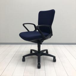 【在庫入替セール品！（本在庫限定価格）】【長年愛されるロングセラー商品！厚めのクッションで疲れにくい！ワーキングチェアの定番モデル！】■オカムラ(okamura)製　カロッツァ(Carrozza)チェア　肘付ローバック　■サークル肘　■ネイビー×ブラックシェル　【弊社使用欄：A01081325】【HU】