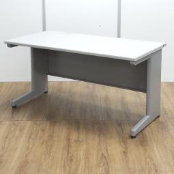 (T10)【商品入替のため、残り3台限り】【訳あり品：サイドパーツ不足】イトーキ製　CZ　グレー　W1400xD700xH700サイズ　注意※引出し無しタイプ　コストパフォーマンス抜群のビジネスデスク！　広く使える幅1400のスタンダードな平デスクが入荷！　平机！！
