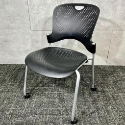★※キャスター劣化のため特価★【ハーマンミラー製ミーティングチェアが入荷! 】◆ハーマンミラー/ケイパー スタッキングチェア 海外 博多 天神《オフィスバスターズ福岡博多店は、福岡を拠点として、日本全国へ中古オフィス用品・オフィス家具を提供しております