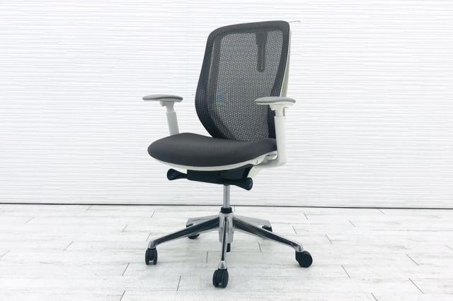 【6脚入荷!】弊社で一番人気商品が入荷しました!腰痛対策に持って来いのチェア!オカムラ シルフィー グレー ホワイトフレーム ハイバック ハンガー付 肘付 可動肘 アジャストアーム