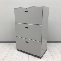 【在庫入替セール品！（本在庫限定価格）】【オフィスの書類整理にオススメ！】■イトーキ（ITOKI）製　シンライン（THIN LINE）シリーズ　3段ラテラル書庫　　引出し型収納庫800㎜×450㎜×1250㎜　■ベース付き　天板なし　■グレー　【弊社使用欄：A01076716】【HU】