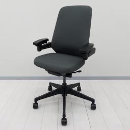 美品/未使用品/2026年製　イトーキ（ITOKI）製　ノートチェア（Nort）　肘付き　ハイバック　■可動肘　■オフブラックW