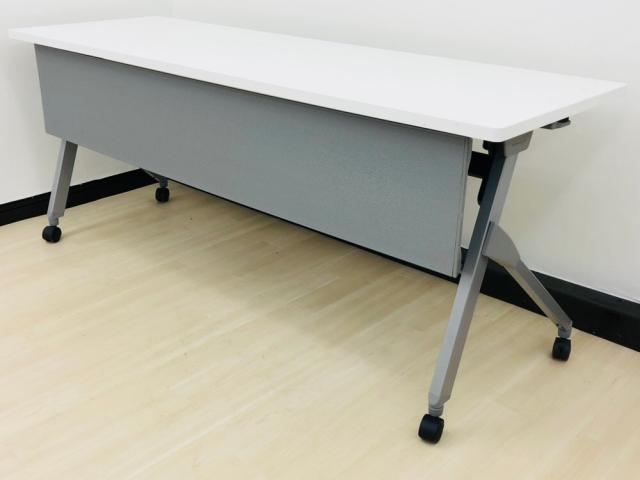 台数が中々揃わないスタックテーブルをロットで入荷致しました!【オカムラ製】