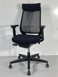 【4脚入荷予定】【ヘッドレスト付！人気のブラックメッシュチェア！】■KOKUYO（コクヨ）製　ミトラ（Mitra）チェア　肘付ハイバック　■色：ブラック　■可動肘　【背にフィット！】