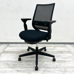 【可動肘でデスクワークを快適に！シンプルで使いやすいコクヨのオフィスチェア！】

■コクヨ製　ミトラチェア　ローバック　可動肘　ネイビー
■可動肘付きで腕の位置を調整しやすく、日々のデスクワークや事務作業におすすめ。コンパクトなローバック仕様で、幅広いオフィスに取り入れやすい1脚です！
■落ち着いたネイビーカラーがワークスペースを引き締めます。オフィスチェア・OAチェア・事務椅子・デスクチェア・ワークチェアをお探しの方にもおすすめです！【KOKUYO Mitra】