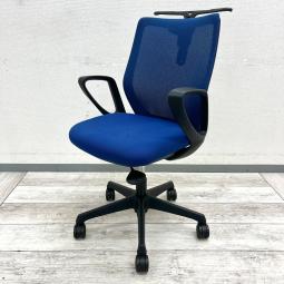 【コンパクトな設計に便利な装備をプラス！ハンガー付きのCG-Mチェア！】

■オカムラ製　CG-Mチェア　ローバック　サークル肘付き　ハンガー付き　ブルー
■省スペースで使いやすいローバック仕様に、特徴的なサークル肘とハンガーを装備。デスクワークやオフィスの執務スペースにおすすめ！
■爽やかなブルーカラーがワークスペースのアクセントに。オフィスチェア・OAチェア・事務椅子・デスクチェア・コンパクトチェアをお探しの方にもおすすめです！【okamura CG-M】
