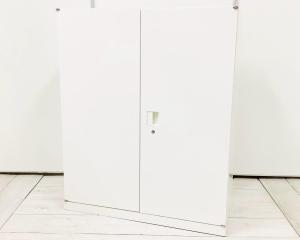 書類整理がしやすい定番の観音開きキャビネット！
■オカムラ/デュオライン/ホワイト