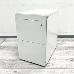 【人気のインステートシリーズ！収納力抜群の3段ワゴン！】
■イトーキ製　インステートシリーズ　3段ワゴン　ホワイト
■書類や文具、小物類をすっきり収納！
■デスク下に収まる便利なインサイドワゴン！傷があるため、お買い得価格でご提供します！【ITOKI INSTATE】
■愛知・岐阜・三重・静岡のお客様は是非岐阜店までお問い合わせください！
#岐阜 #愛知 #三重 #静岡 #福井 #石川 #富山 #滋賀