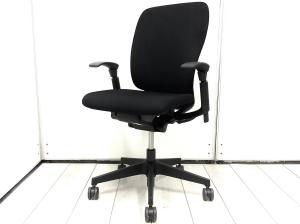 【座る人を選ばない、シンプルスタイルなオフィスの定番シリーズ！把手付きで汚れ対策＆持ち運びラクラク！】■イトーキ(ITOKI)製　フルゴ(fulgo)チェア　ローバック　肘無　クッションタイプ　■ブラック　※旧型エンブレム　※肘パッドスレ傷あり