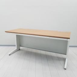 【大きめサイズでマネージャー用デスクとしてもオススメ！】■オカムラ(okamura)製　アドバンス(ADVANCE)シリーズ　平机　W1600㎜　配線タップ式　引き出し付　■木目ナチュラル　※幕板内側に傷あり
#岐阜 #愛知 #三重 #静岡 #福井 #石川 #富山 #滋賀