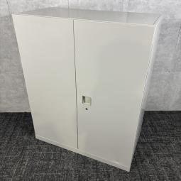 【中古】4B313F Z13 オカムラ「レクトライン」ローキャビネット 両開き書庫！ニューグレーカラーでオフィスになじみやすく、書類やファイルの整理におすすめの収納家具です！天板なしタイプで既存のオフィス収納にも取り入れやすい一台です！/福岡で中古オフィス家具、オフィス収納をお探しならオフィスバスターズ福岡博多店へお気軽にお問い合わせください！　#オフィス収納　#中古オカムラ　#レクトライン　#両開き書庫　#ニューグレー
