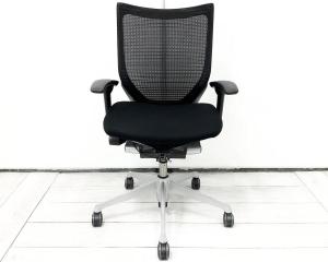 【チェア探しに迷ったらコレ！良い椅子は腰を守る投資です！】■オカムラ製　バロンチェア　可動肘付　ブラック　■人間工学に基づいた快適設計で身体にやさしくフィット！【Okamura　Baron】★