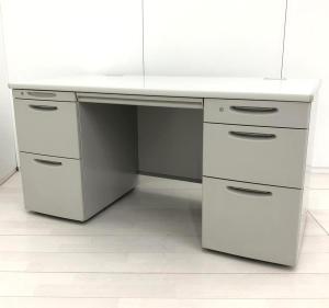 【11/2(月)入荷予定商品！】【スタンダードなデザインで高品質！広々使える！たっぷり収納！】■オカムラ製（Okamura）　SD-Vシリーズ　両袖デスク　W1400×D700×H700㎜　■シリンダー錠　■ライトグレー