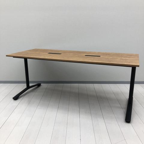 2024年製/スリムテーブル/機能性　イトーキ(ITOKI)製　ホバーテーブル　ミーティングテーブル　会議用　W1800㎜　■配線ダクト付　■天板：木目ブラウン/脚：ブラック