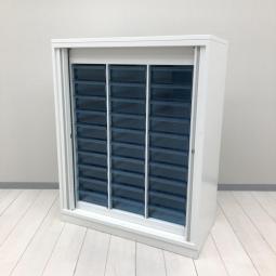 【11/2(月)入荷予定商品！】【両開きシャッター付き！】【見せる整理と守る収納を両立。大容量クリスタルトレーキャビネット】【2026年製】■コクヨ（KOKUYO）製　エディア（EDIA）シリーズ　クリスタルトレー　ローキャビネット　W900×D450×H1130㎜　■3列×深型10段　■ホワイト　■シリンダー錠