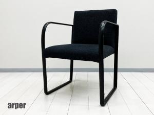 arper /アルペール　Arcos / アルコス アームチェア　イタリア製　ダークグレーｘブラック