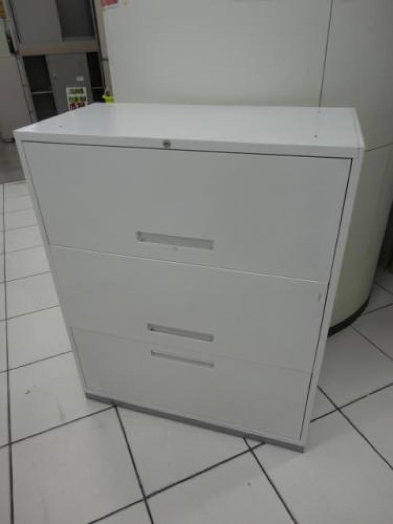 イナバ製　ケン戸書庫【３段目のみ引き出しタイプ】
                                    中古
            