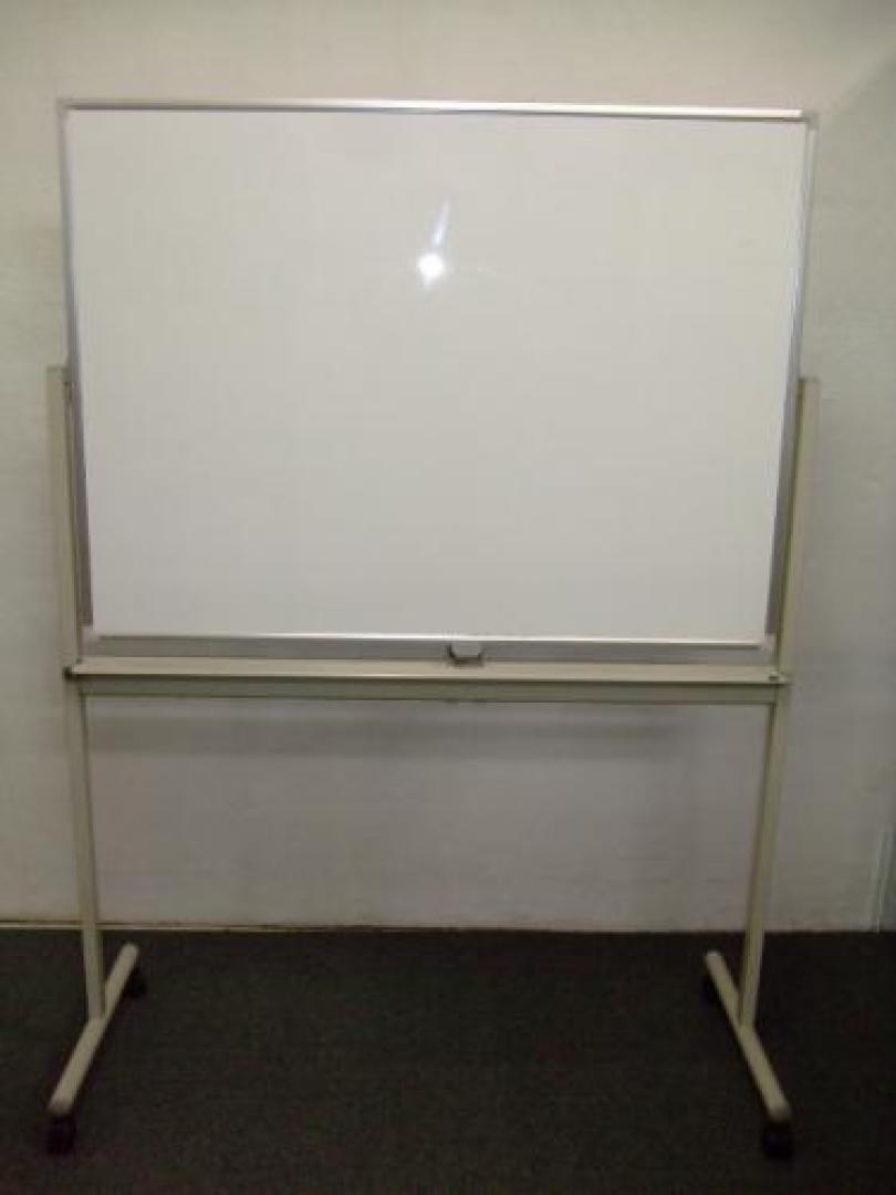 ウチダ　■　脚付き両面ホワイトボード　■　2台入荷しました！
                                    中古
            