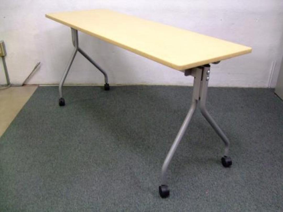 ■畳んで開いてあっという間に会議スタート 在庫1台限定特価！★　明るい木目のスタックテーブル　★　
                                    中古
            