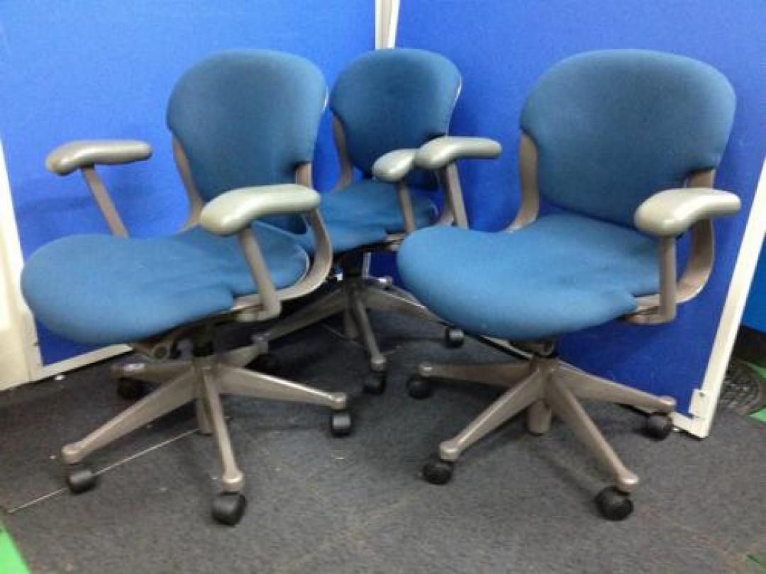 9/21在庫情報【セット商品】3脚セット■エクアチェア■キズありのため大特価！！【OAチェア】
                                    中古
            