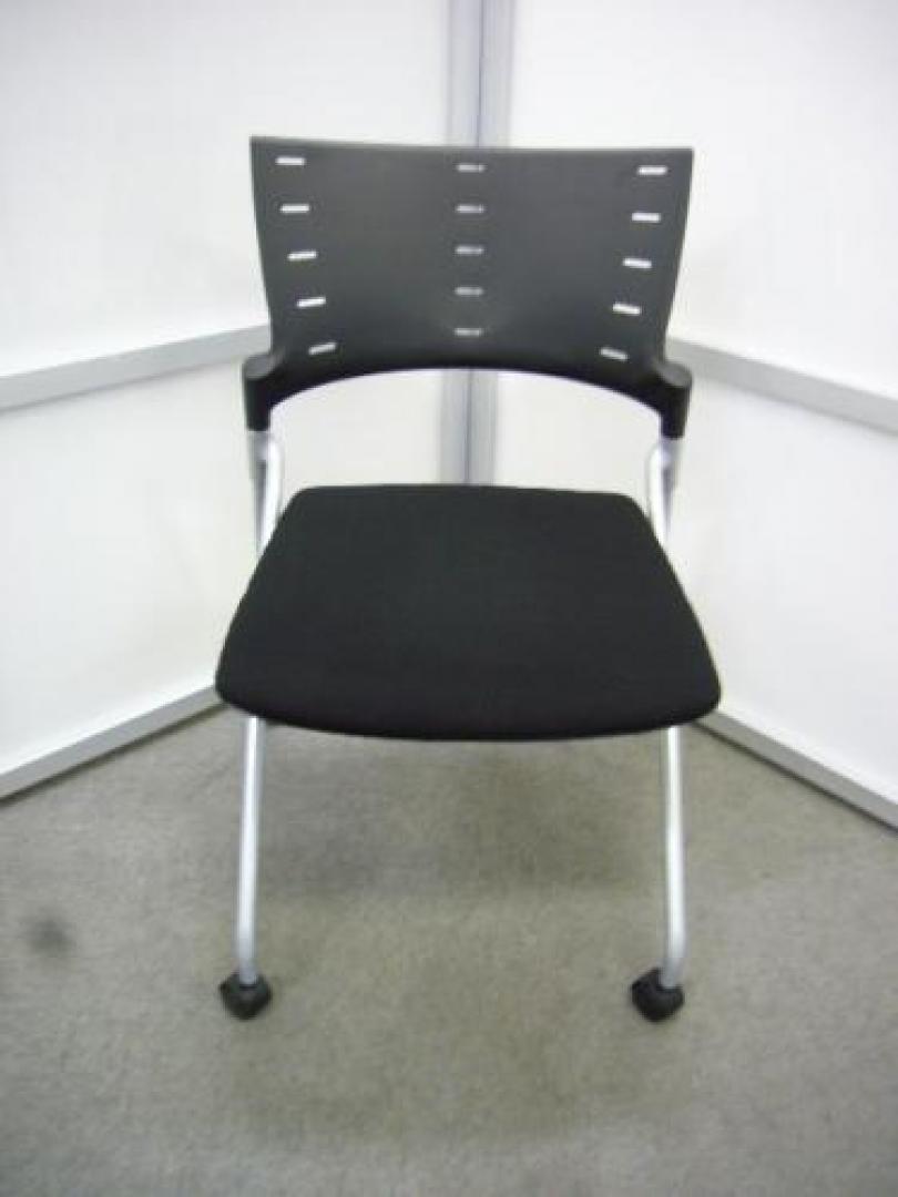 ITOKI（イトーキ）MANOSS（マノスチェア）　ブラック　肘無　２０脚在庫【会議チェア】
                                    中古
            