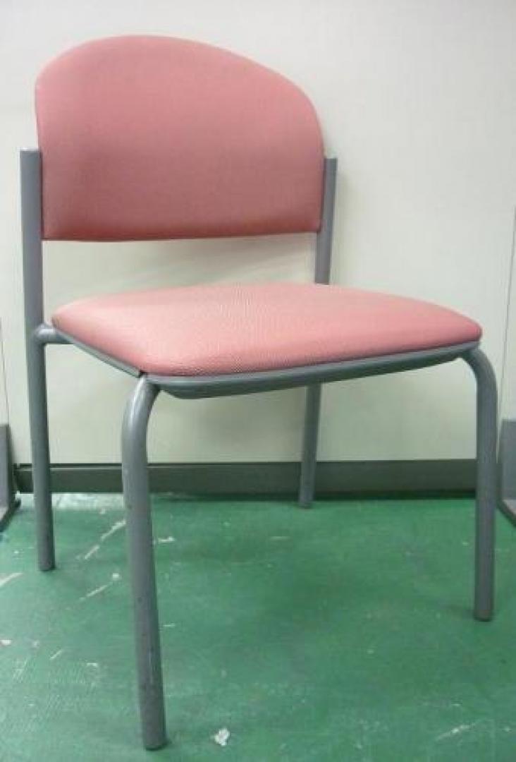 ◆ふわっと座面で6脚入荷◆ご来客用にもってこいの明るい赤
【ぞくぞく】【会議チェア】
                                    中古
            