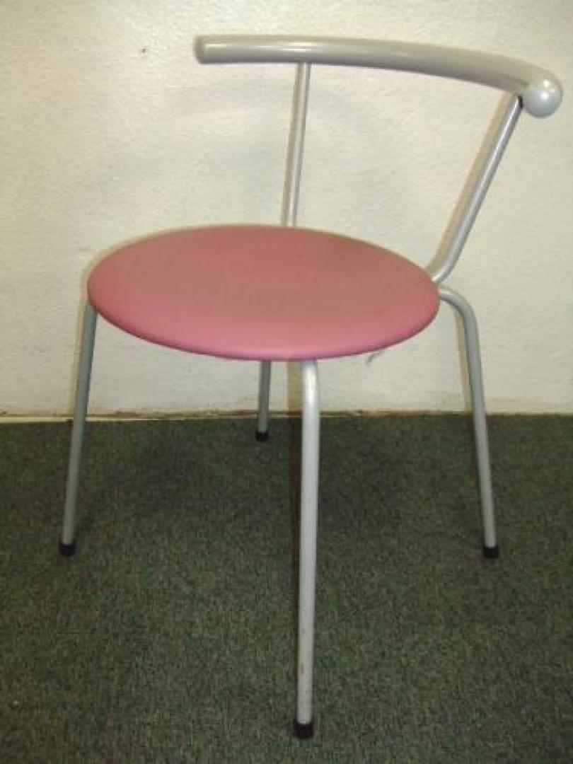 安さ重視ならこれ!!ミーティングチェアはいかがですか？■色：ピンク＊病院のロビーにも合いそうです!【会議チェア】
                                    中古
            