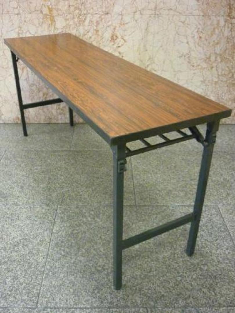 よくある木目調折畳テーブル☆<br>
数が必要でもお問い合わせください!!o(;-_-;)o 
                                    中古
            