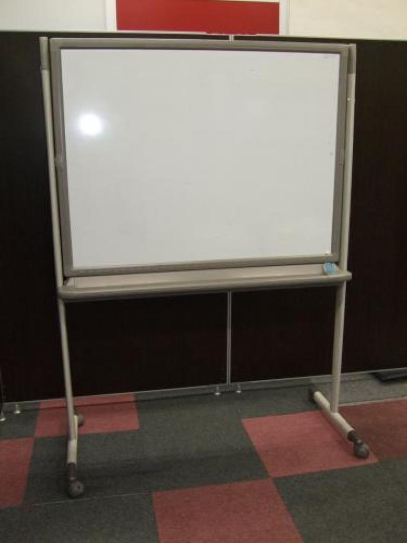 【省スペース用片面ホワイトボード】1番人気のサイズ！安心のオカムラ製
                                    中古
            