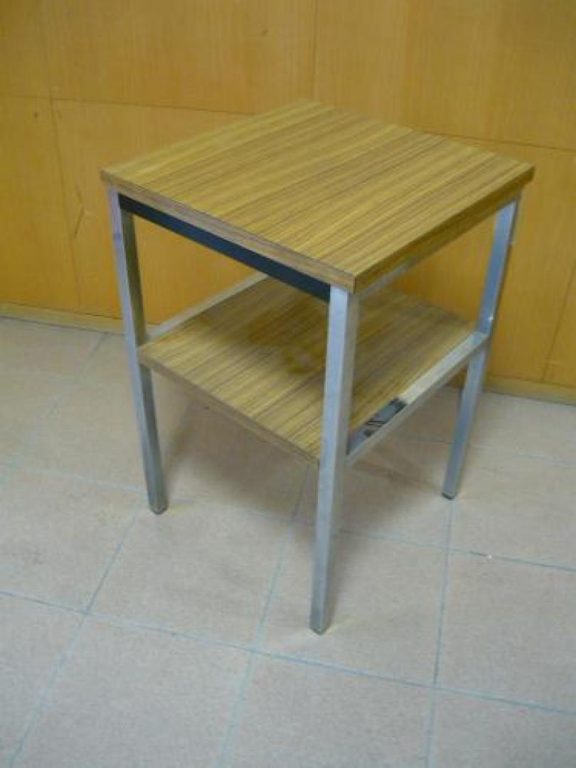 電話台　あんな所やこんな所、いろいろなところで利用可能！！
                                    中古
            