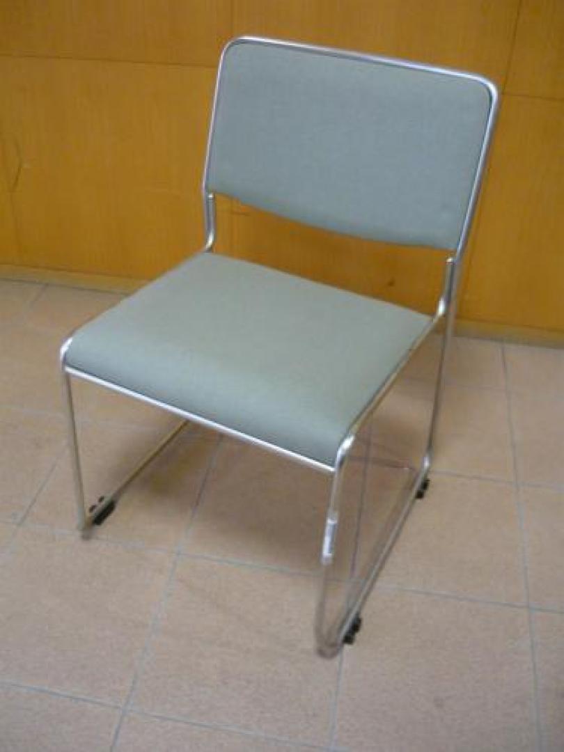 スタッキングチェアー　グレー　収納時場所をとりません！！
【ぞくぞく】【会議チェア】
                                    中古
            